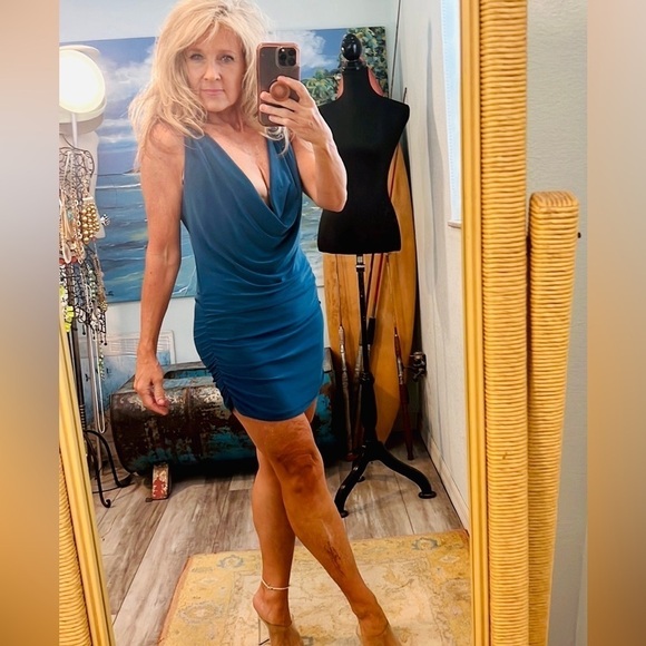 ⭐️Pronto USA, Gorgeous Ruched Vibrant BodyCon,Form Flattering, Metal Back, L - Picture 7 of 14